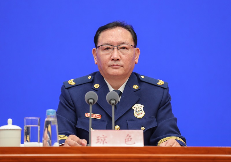 大鸡巴操秀珍女孩视频应急部党组成员、消防救援局局长琼色出席新闻发布会